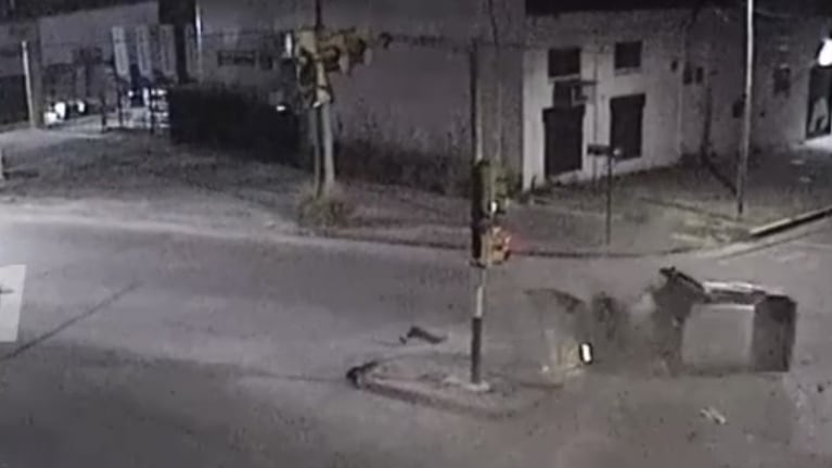 Así quedó el auto tras el impresionante choque.