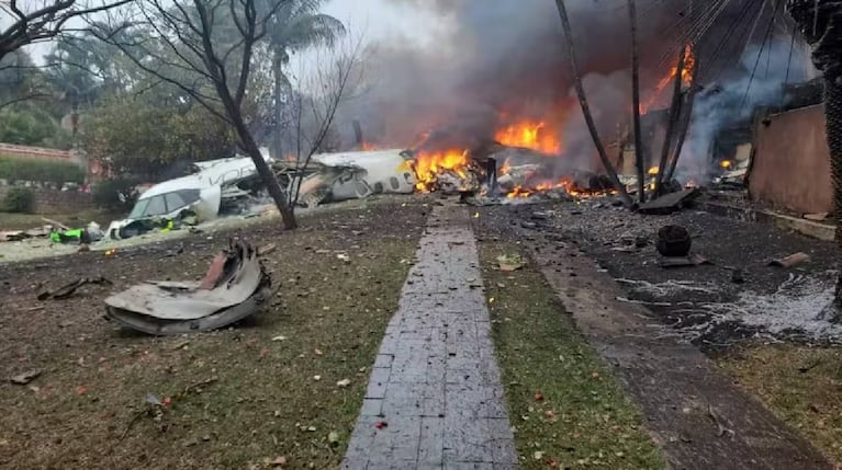 Así quedó el avión tras estrellarse. 