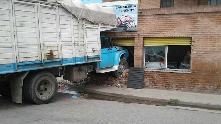 Así quedó el camión tras protagonizar un accidente.