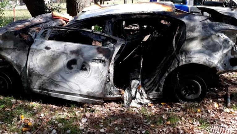 Así quedó el Chevrolet Prisma tras prenderse fuego.