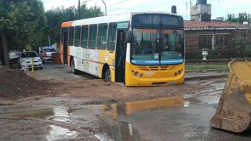 Así quedó el colectivo. Foto: usuario Andrés El Cordobés