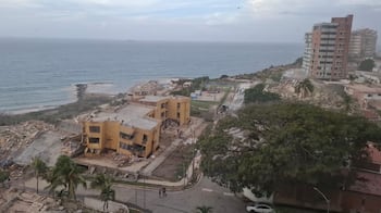 Así quedó el edificio Cumanagoto de Playa Grande.
