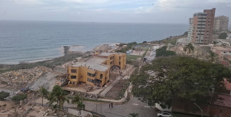 Así quedó el edificio Cumanagoto de Playa Grande.