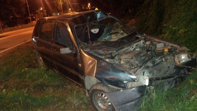 Así quedó el Fiat Uno tras el accidente en la ruta provincial 5.