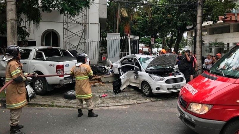 Así quedó el Ford Fiesta tras el choque con la camioneta. Foto: Twitter @espgadv