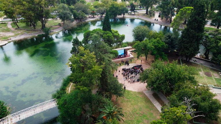 Así quedó el lago del Parque Sarmiento tras las tareas de saneamiento.