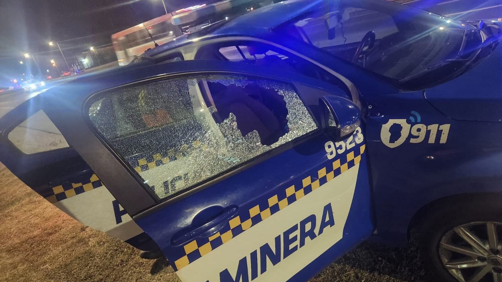 Así quedó el patrullero atacado en la Circunvalación.