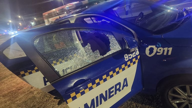 Así quedó el patrullero atacado en la Circunvalación.