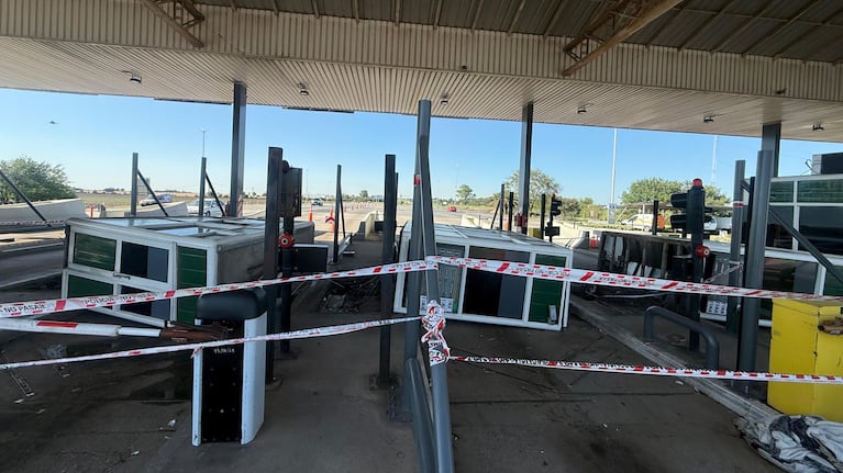 Así quedó el peaje Juárez Celman luego del desastre.