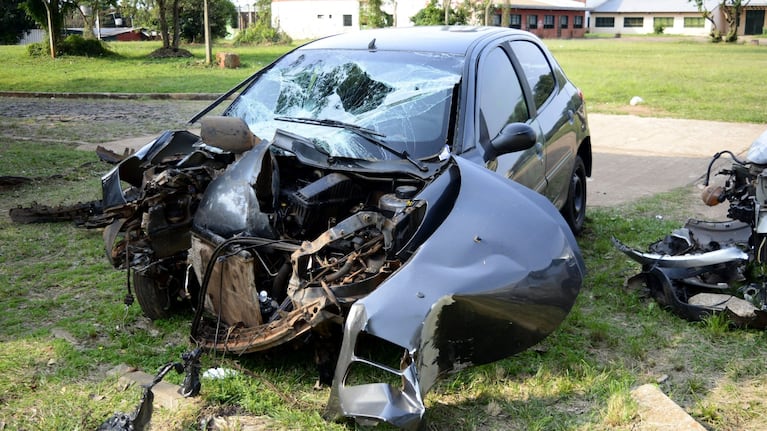 Así quedó el Peugeot 206 tras el impacto.