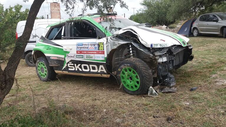 Así quedó el Skoda tras el vuelco.