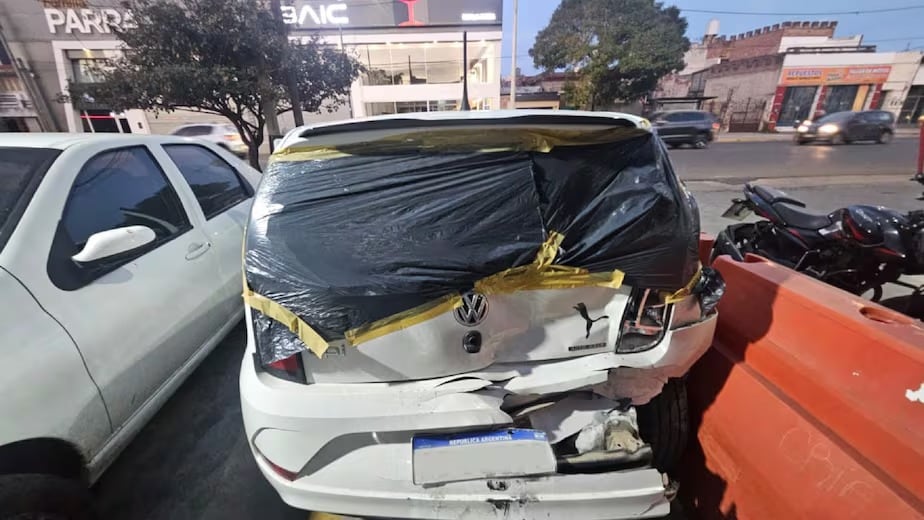 Así quedó el Up en el que viajaba la familia agredida.