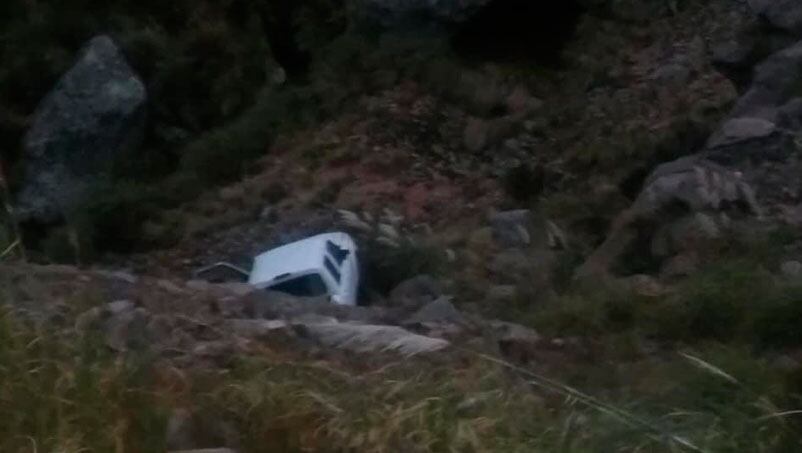 Así quedó la camioneta del vecino de San Luis que cayó 20 metros en la ruta 34.