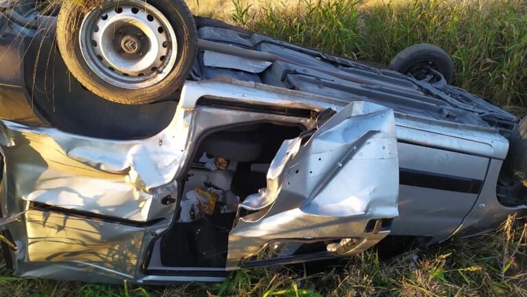 Así quedó la camioneta en la que se trasladaba el matrimonio. / Fotos: Policía de Córdoba