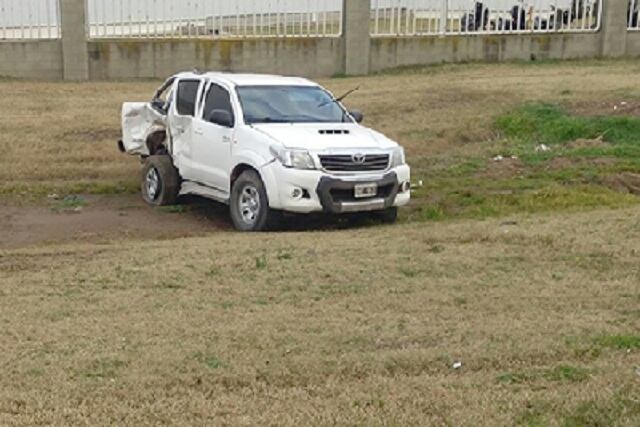 Así quedó la camioneta que hizo la mala maniobra.