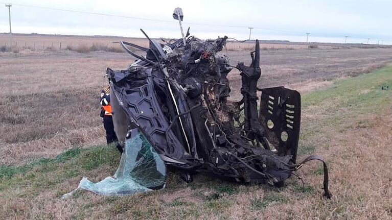 Así quedó la camioneta tras el accidente. Fotos: LV20 Radio Laboulaye.