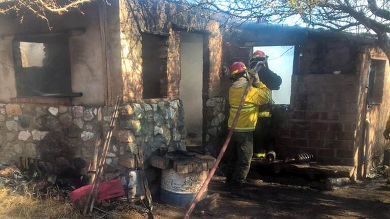 Así quedó la casa de Gabriel tras la explosión que produjo el incendio.