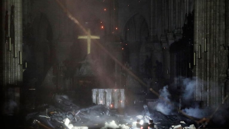 Así quedó la catedral devastada por el fuego.