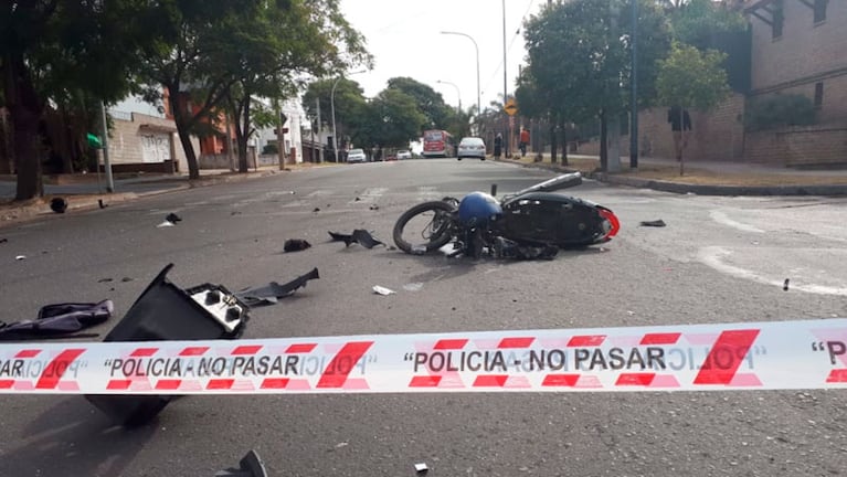 Así quedó la moto en el lugar del accidente. Foto: Fredy Bustos / ElDoce.tv
