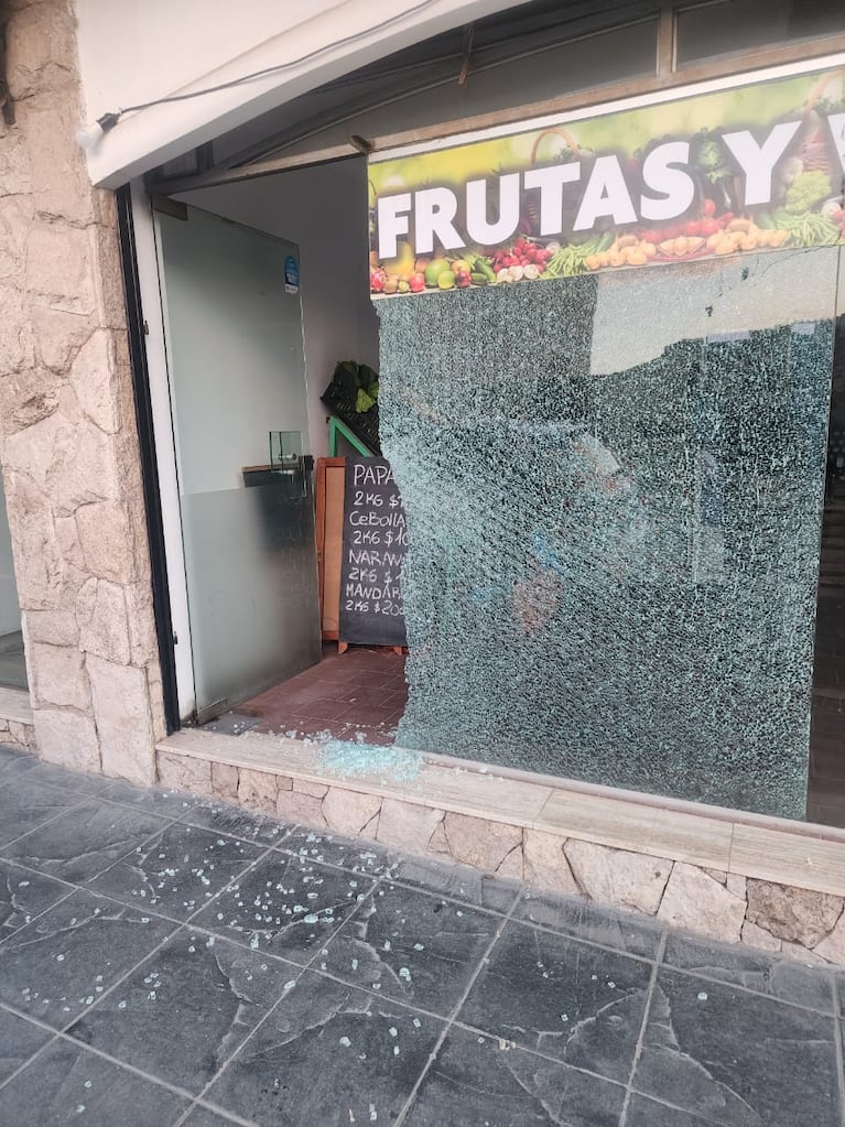 Así quedó la verdulería asaltada en Alta Gracia.