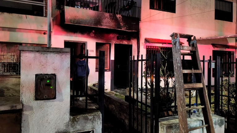 Así quedó la vivienda tras el paso de las llamas. Foto: Julieta Pelayo/ElDoce.