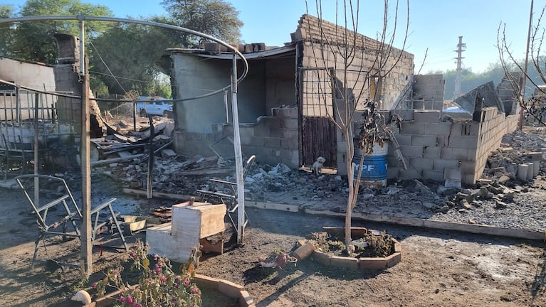 Así quedó la zona en la que explotó y se incendió un gasoducto en Villa María.