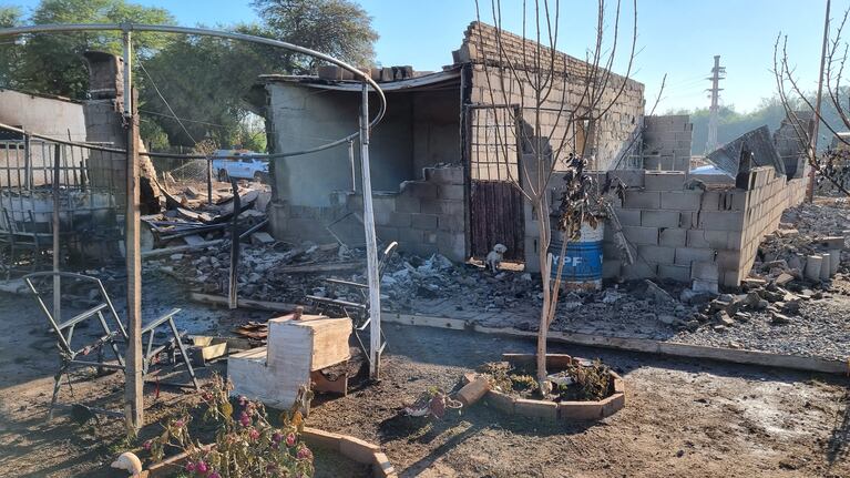 Así quedó la zona en la que explotó y se incendió un gasoducto en Villa María.