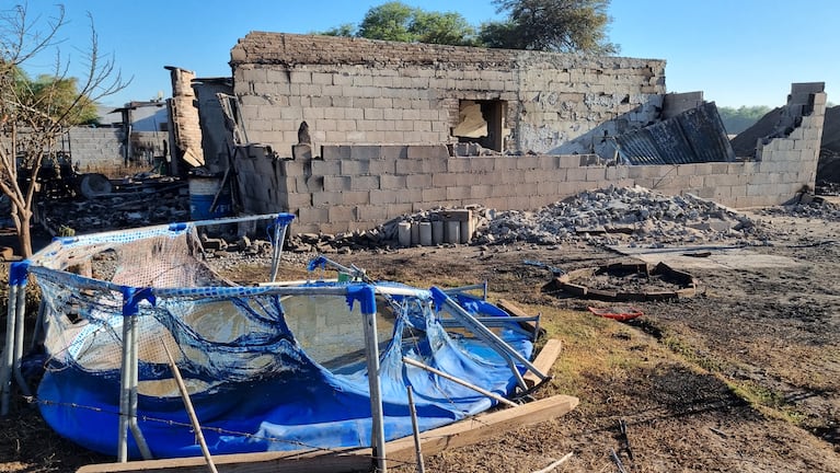 Así quedó la zona en la que explotó y se incendió un gasoducto en Villa María.