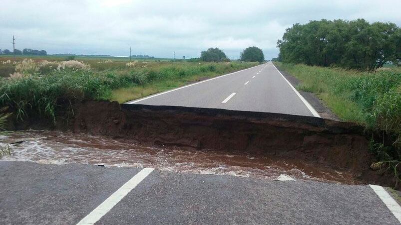 Así quedó un tramo de la ruta entre General Cabrera y Carnerillo.