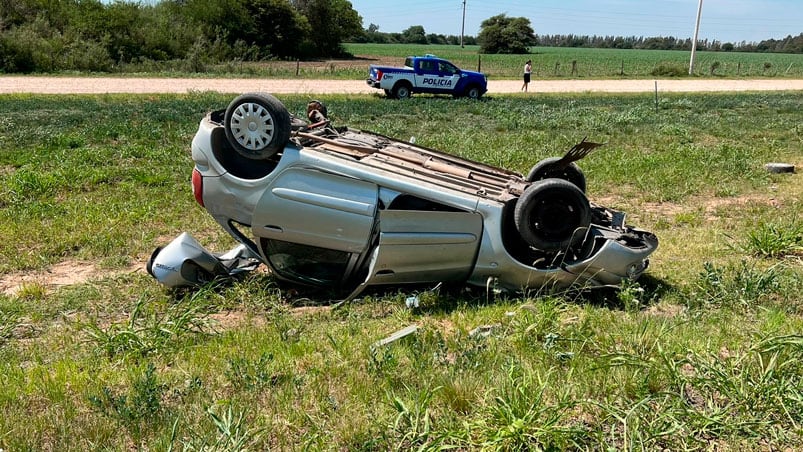 Así quedó uno de los autos tras chocar en la ruta 19. Foto: gentileza Lucas Scilletta.