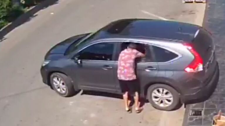 Así robaba un ladrón en barrio Los Boulevares.