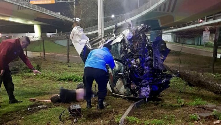 Así se cayó un auto en la General Paz de Buenos Aires