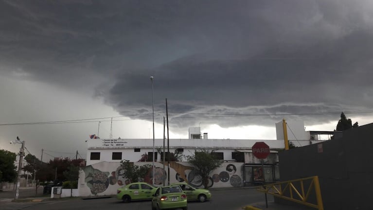 Así se veía el cielo desde barrio Villa Cabrera. Foto: Daniel Cuello.