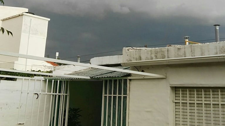 Así se veía el cielo en Córdoba antes de la tormenta. Foto: @bleefbenjirumba en Twitter