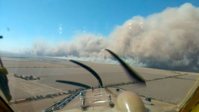 Así se veía el incendio desde un avión.