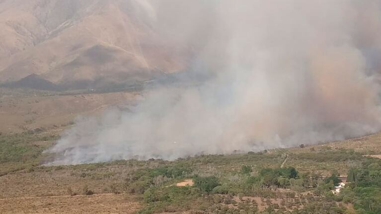 Así se veía el incendio desde un avión.