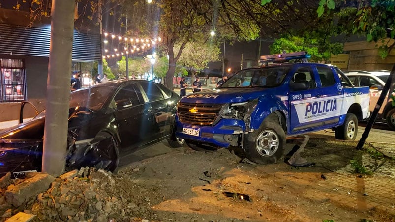 Así termió el auto en el que iban los delincuentes. Foto: Juan Pablo Lavisse/El Doce.