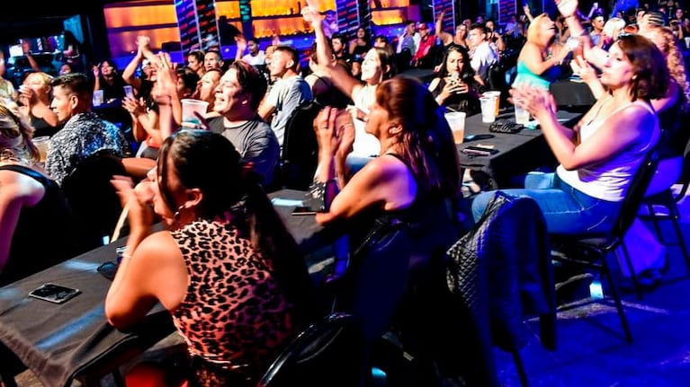 Asistentes de un show de Megratack en La Morocha (Foto: @pablocabral_ok).