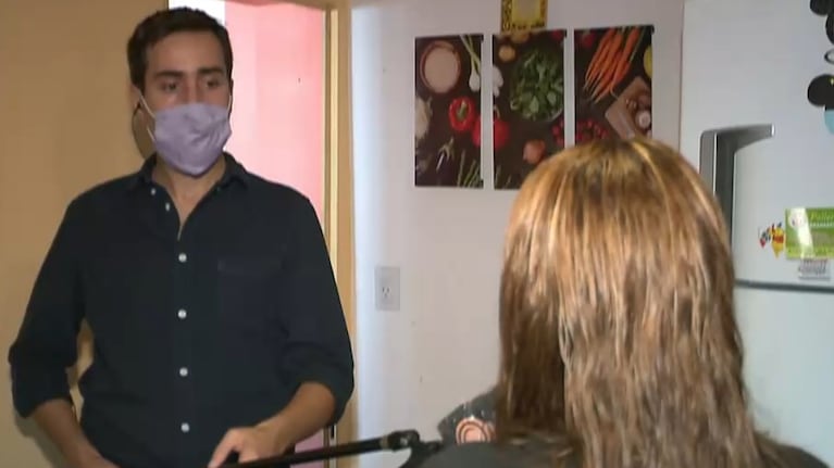 Atemorizada, la mujer evitó mostrar su rostro.