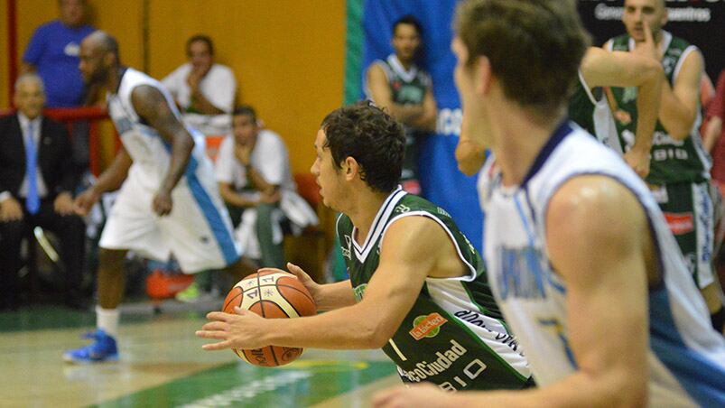 Atenas abrió la temporada con una victoria al límite en el Cerutti. Foto: Lucio Casalla / ElDoce.tv.