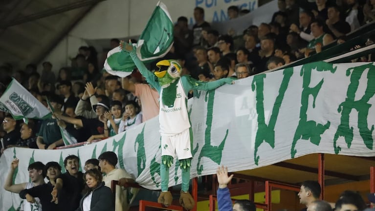 Atenas conserva la categoría y el Loro Augusto festeja.