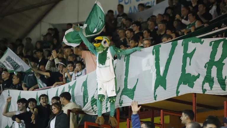 Atenas conserva la categoría y el Loro Augusto festeja.