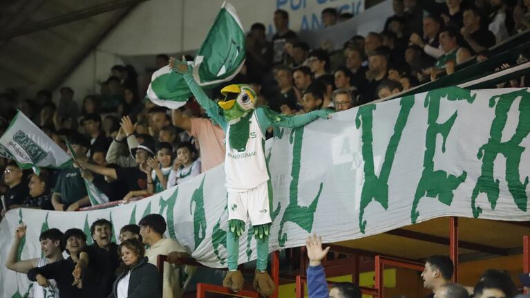 Atenas dio un gran paso para cumplir el sueño del ascenso.