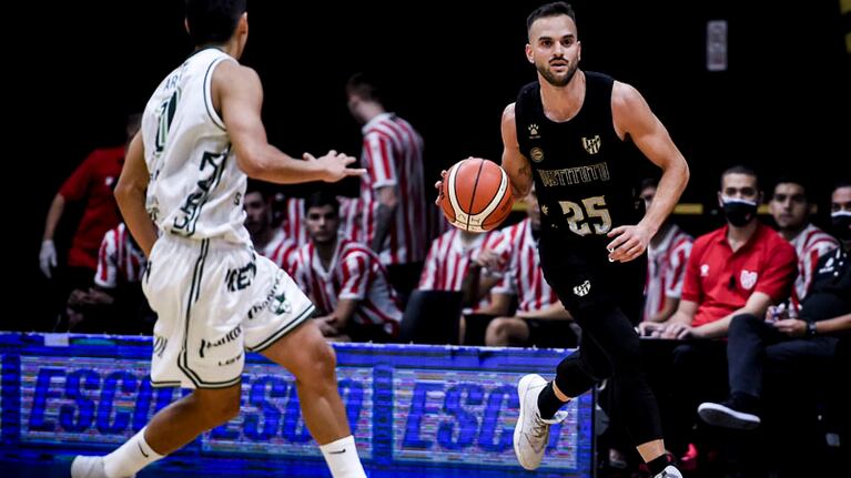 Atenas e Instituto se enfrentaron en la primera fecha del torneo.