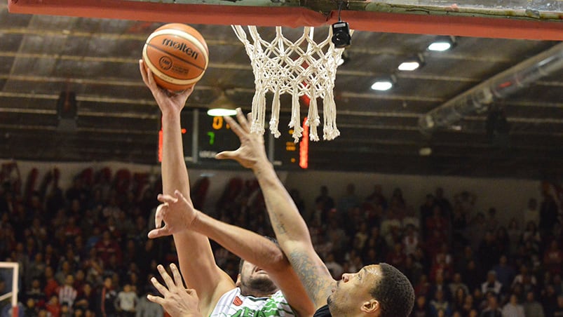 Atenas logró un buen triunfo como visitante ante Instituto. Foto: Lucio Casalla / ElDoce.tv.