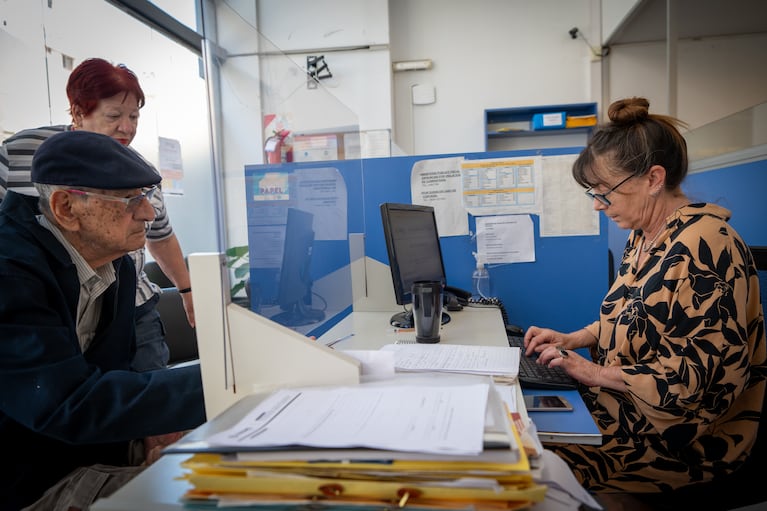 Atención gratuita y personalizada por reclamos en servicios públicos, obras sociales, discapacidad, multas de tránsito, tarifa y boleto social, entre otras gestiones.
