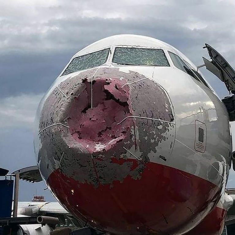 Aterrizó a ciegas y salvó a 127 personas