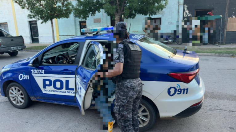 Atropellaron a un policía en Villa Dolores y se intentaron fugar.