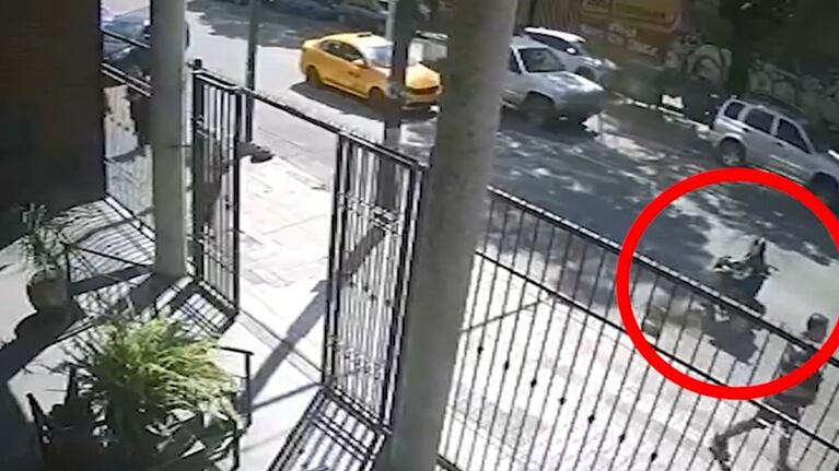 Atropellaron a una chica en silla de ruedas.