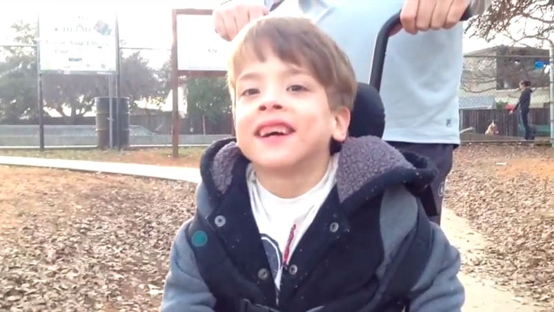 Atticus, con una sonrisa de oreja a oreja luego de la aventura. 